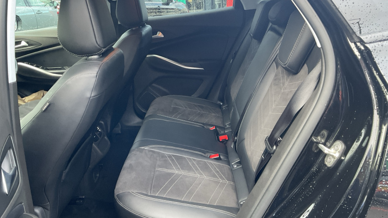 Vauxhall Grandland 1.5 Turbo D Ultimate 5dr Auto Diesel Hatchback